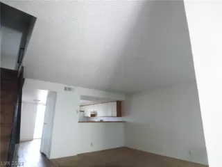 Photo #6: 2420666 Listing 