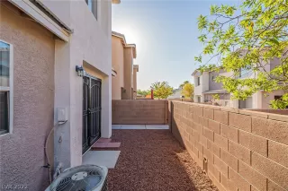 Photo #4: 2420672 Listing