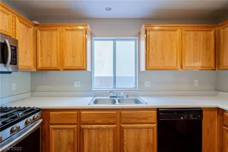 Photo #5: 2420672 Listing