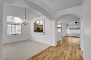 Photo #5: 2420696 Listing 