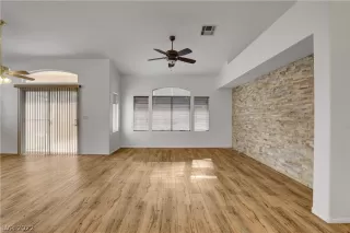 Photo #6: 2420696 Listing 