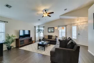 Photo #1: 2420702 Listing