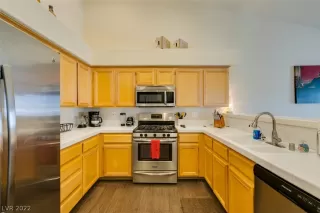 Photo #3: 2420702 Listing