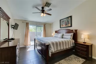 Photo #4: 2420702 Listing