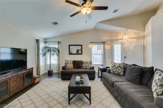 Photo #5: 2420702 Listing