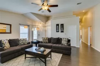 Photo #6: 2420702 Listing