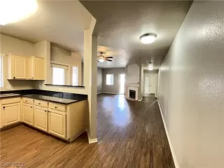 Photo #3: 2420705 Listing