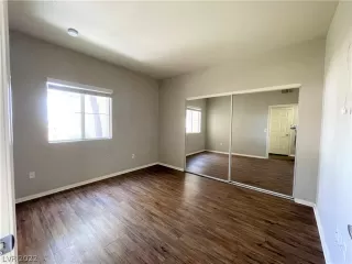 Photo #5: 2420705 Listing