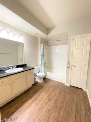 Photo #6: 2420705 Listing