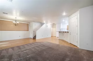 Photo #5: 2420741 Listing