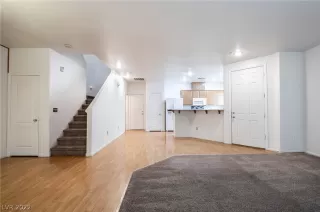 Photo #6: 2420741 Listing