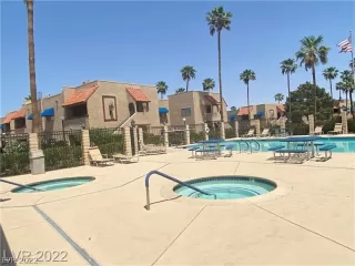 Photo #4: 2420747 Listing