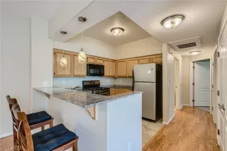 Photo #3: 2420800 Listing 