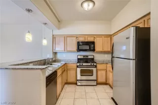 Photo #4: 2420800 Listing 