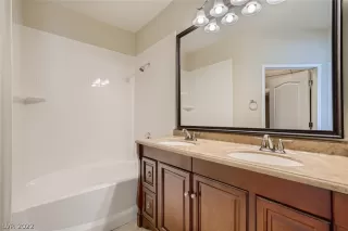 Photo #6: 2420800 Listing 