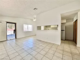 Photo #2: 2420819 Listing