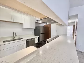 Photo #4: 2420819 Listing