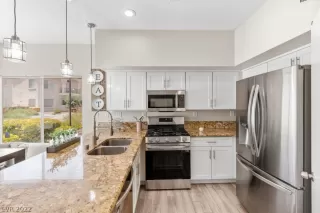 Photo #2: 2420839 Listing