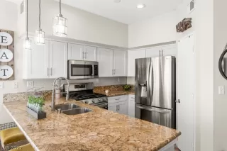 Photo #3: 2420839 Listing