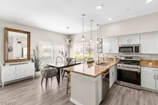 Photo #5: 2420839 Listing