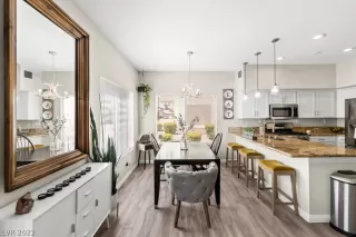 Photo #6: 2420839 Listing