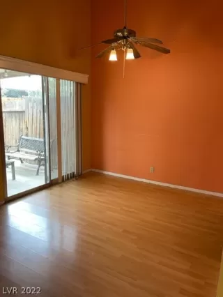 Photo #5: 2420845 Listing