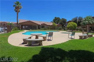 Photo #3: 2420851 Listing