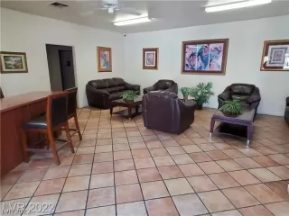 Photo #6: 2420851 Listing