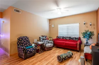 Photo #5: 2420887 Listing