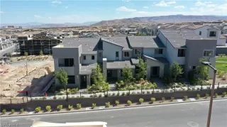 Photo #4: 2420915 Listing