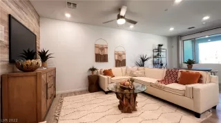 Photo #5: 2420915 Listing