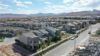 Photo #2: 2420919 Listing