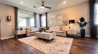 Photo #5: 2420919 Listing