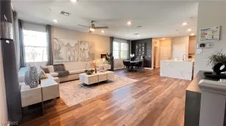 Photo #6: 2420919 Listing