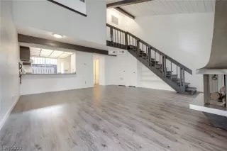 Photo #4: 2420939 Listing 