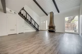 Photo #5: 2420939 Listing 