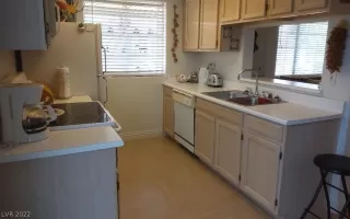 Photo #5: 2420943 Listing