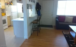 Photo #6: 2420943 Listing