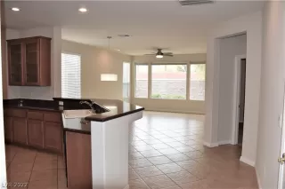 Photo #4: 2420987 Listing 