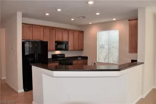 Photo #6: 2420987 Listing 