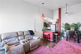 Photo #5: 2421019 Listing 