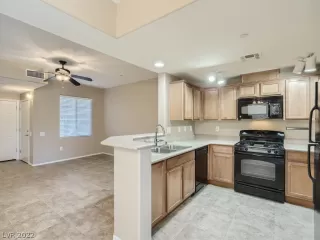 Photo #3: 2421031 Listing