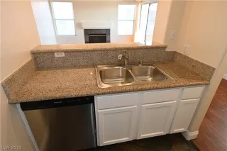 Photo #5: 2421061 Listing 