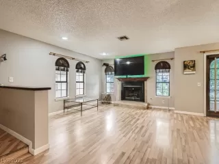 Photo #3: 2421074 Listing