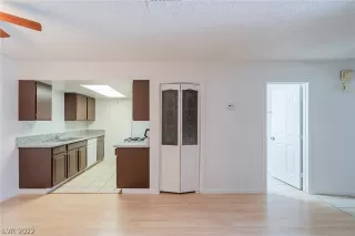 Photo #5: 2421107 Listing