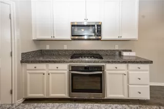Photo #5: 2421132 Listing 