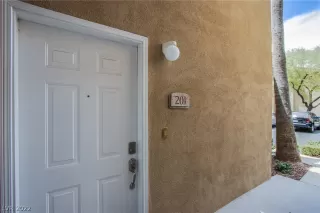 Photo #3: 2421154 Listing