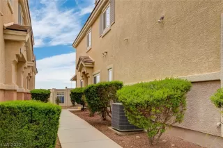 Photo #4: 2421162 Listing