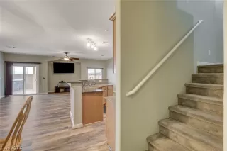 Photo #5: 2421162 Listing