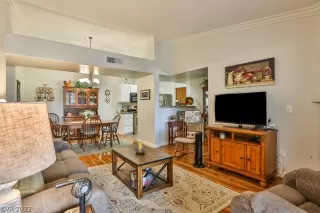 Photo #4: 2421192 Listing 